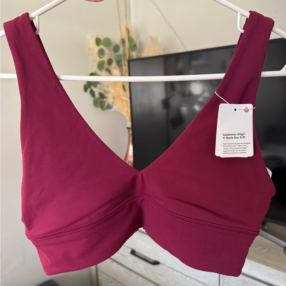 lululemon Align™ V-Neck Bra *Light
Support, A/B Cup